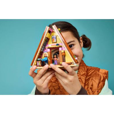 10. LEGO Friends 42682 - Domek na luksusowym kempingu