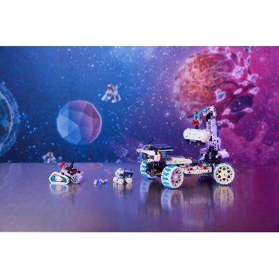 6. LEGO Technic 42211 - Kosmiczny łazik księżycowy Lunar Outpost