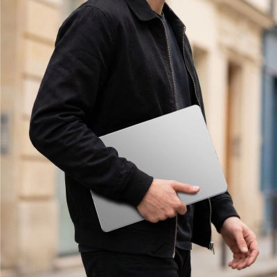 5. Etui AMAZINGTHING Titan Hardshell na MacBook Air M5 15" - przezroczyste