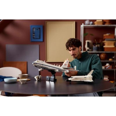 30. LEGO Icons 10360 Nosiciel wahadłowców