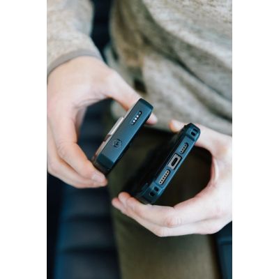 9. Powerbank UAG Rugged 10K - 10000 mAh z podstawką, ładowanie bezprzewodowe 10W, kompatybilny z MagSafe, kabel w zestawie (black/titanium)