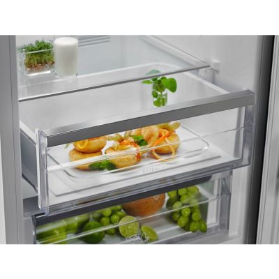 3. Chłodziarko-zamrażarka ELECTROLUX LNC7ME32X3