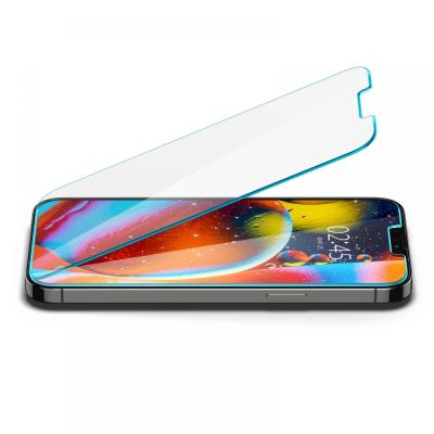 2. Szkło hartowane Spigen Glas.tR Slim na iPhone 13 / 13 Pro / 14 / 16e / 17e