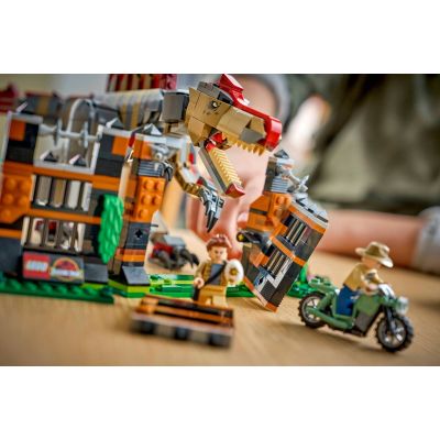 7. LEGO Jurassic World 77982 - Ucieczka spinozaura