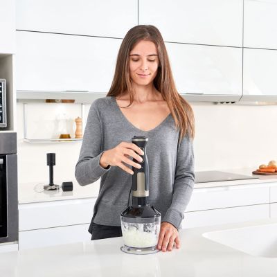 7. Blender ręczny Black+Decker BXHBA1500E (1500W)