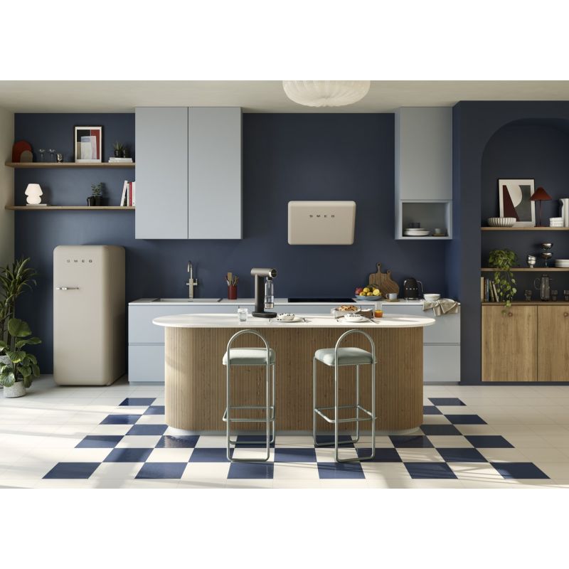 54. Czajnik elektryczny Smeg KLF03BLMEU