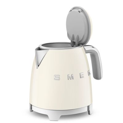 7. Czajnik SMEG KLF05CREU mini 0,8L creme