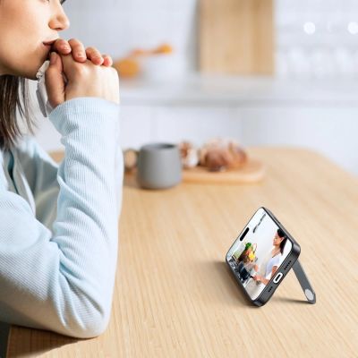 4. Ugreen LP635 Kickstand Protective Case sztywne etui z żelową ramką i wbudowaną podstawką do iPhone 14 Pro czarny (90926)