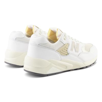 10. Buty New Balance W MT580VTG