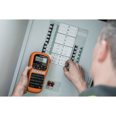 2. Brother PT-E110 drukarka etykiet Termotransferowy 180 x 180 DPI 20 mm/s HGe/TZe QWERTY