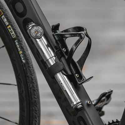 6. Pompka rowerowa Rockbros HQ-67A-L03 z manometrem - srebrna