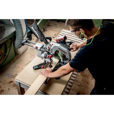 7. METABO. Piła ukośna KGS 18 LTX BL 254 Carcass