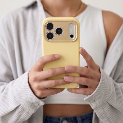 8. Etui Tech-Protect Uniq MagSafe CC na iPhone 18 Pro / 17 Pro - żółte