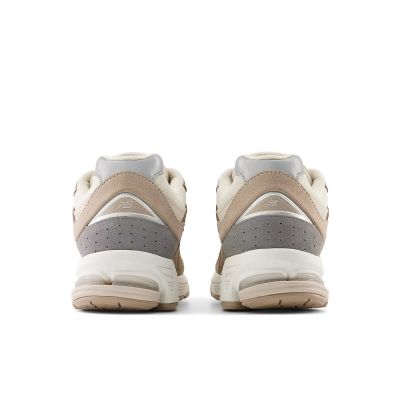 18. Buty New Balance U M2002RSI