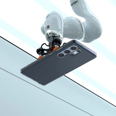 10. Etui Spigen Liquid Crystal na Samsung Galaxy S25 Ultra - półprzezroczyste