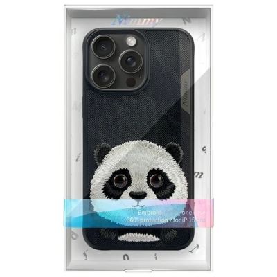 10. Etui Nimmy Big Eyed Pet 2.0 Panda na iPhone 15 Pro - czarne