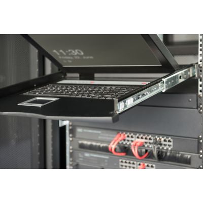 9. Digitus Konsola modułowa z monitorem TFT o przekątnej 17” (43,2 cm), 8-portowym przełącznikiem KVM & touchpadem, klawiatura niemiecka
