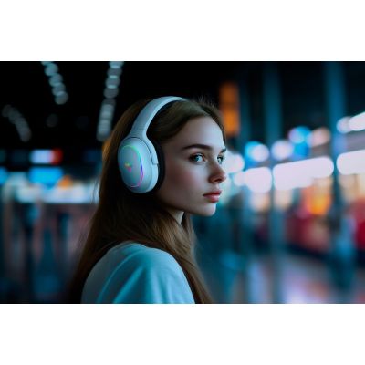 7. Zestaw słuchawkowy Razer Barracuda X Chroma Biały