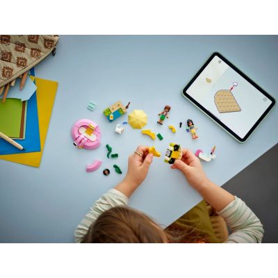 9. LEGO Friends 42658 Impreza na basenie z jednorożcem i flamingiem