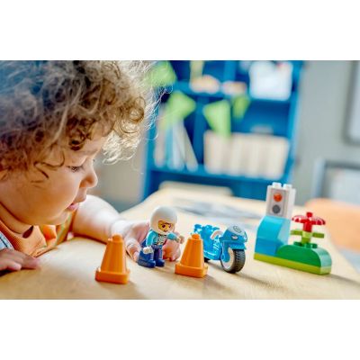 8. LEGO DUPLO TOWN 10471 Niebieski motocykl policyjny