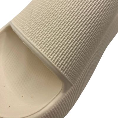 4. Klapki damskie piankowe na plażę Outhorn OTHWSS24FSLIF004-11S