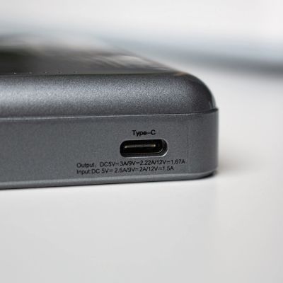 8. Dudao TGK1 powerbank z ładowarką bezprzewodową MagSafe 20W 10000mAh czarny (TGK1-czarny)