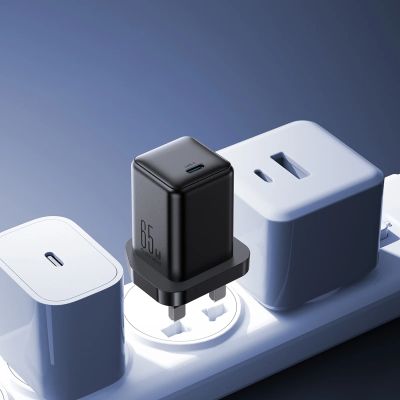3. Ładowarka sieciowa Joyroom JR-TCG1865W1 x USB-C (wtyczka UK)- czarna