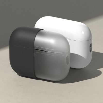 3. Etui Ringke Silicone na AirPods Pro 3 - czarne