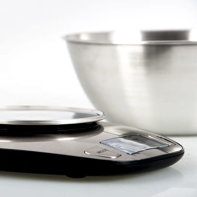 6. ELDOM WAGA KUCHENNA ELEKTRONICZNA WK320S RENA DOKŁADNOSĆ 1 G WAŻY DO 5 KG WYŚWIETLACZ LED STALOWA Z MISKĄ