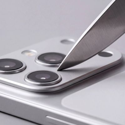5. Osłona na wyspę aparatu Tech-Protect Camalloy Fit+ na iPhone 18 Pro Max - srebrna