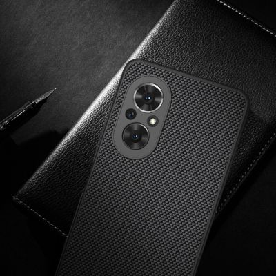 12. Nillkin Textured Case wytrzymałe wzmocnione etui z żelową ramką i nylonem na tyle Honor 50 SE czarny