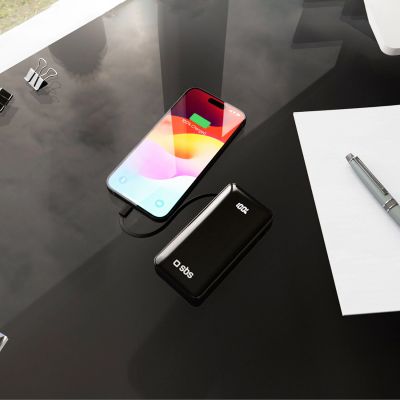 11. Powerbank SBS 10000 mAh 20W z wbudowanym kablem USB-C i wyświetlaczem cyfrowym - czarny