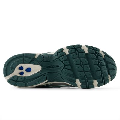 4. Buty New Balance U740GR2