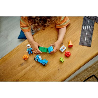 10. LEGO DUPLO TOWN 10471 Niebieski motocykl policyjny