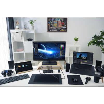 34. Stacja dokująca ASUS DC500 Triple 4K Thunderbolt 4 Dock
