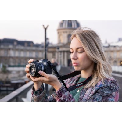 8. Canon EOS R8 - kamera cyfrowa RF 24-50mm