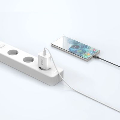 9. Ładowarka sieciowa Tech-Protect NC20W PD20W USB-C z kablem USB-C - biała