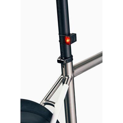 3. Lampka rowerowa BOOKMAN Block Light Rear 18lm