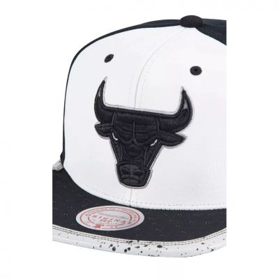 3. Czapka z daszkiem Mitchell &amp; Ness Chicago Bulls NBA Day One Snapback Bulls 6HSSMM19226-CBUWHBK
