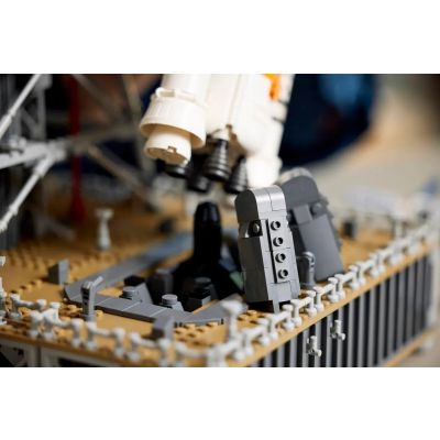 7. LEGO Icons  10341 Rakieta SLS NASA Artemis