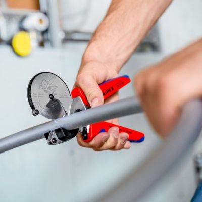 8. KNIPEX OBCINAK DO RUR KOMPOZYTOWYCH I PLASTIKOWYCH