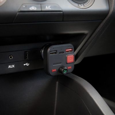 9. SAVIO TR-15 TRANSMITER FM Z WYŚWIETLACZEM, BLUETOOTH I ŁADOWARKĄ PD USB-C USB-A QUICK CHARGE, BASS BOOST