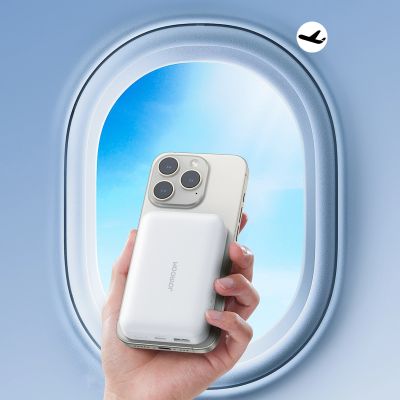 9. Powerbank Joyroom JR-W020 20W 10000mAh MagSafe + kabel USB-C - USB-C 0.25m - biały