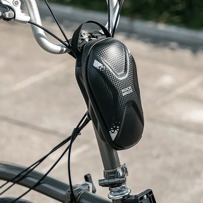 3. Torba Rockbros 3011006301 na kierownicę roweru lub hulajnogi 1,3 l - czarna