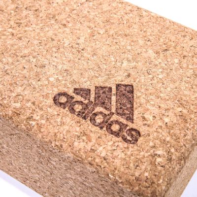 8. Kostka do jogi adidas ADYG-20100CORK