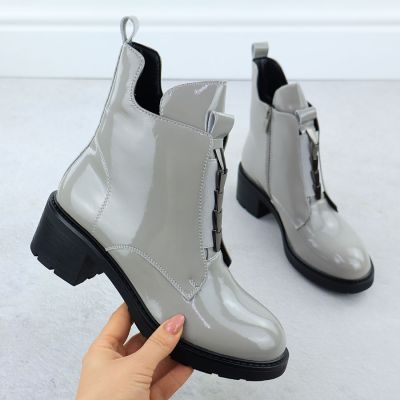 2. Skórzane botki damskie na klocku lakierowane szare Jezzi 24172-3