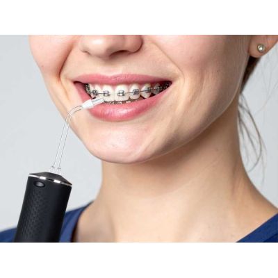 11. ELDOM IRYGATOR RY200C 230 ML BEZPRZEWODOWY, CZAS PRCY 60 MIN. CZAS ŁADOWANIA OK. 6 H ,ETUI PODRÓŻNE, PRZEWÓD USB, IPX7 CZARNY