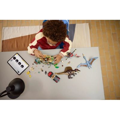 9. LEGO Jurassic World 76976 Powietrzna misja z kecalkoatlem i spinozaurem