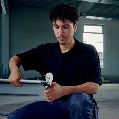 24. KNIPEX OBCINAK DO RUR KOMPOZYTOWYCH I PLASTIKOWYCH