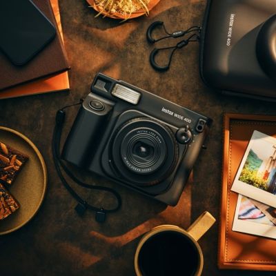 8. Fujifilm Instax Wide 400 62 x 99 mm Czarny